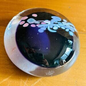 Large VINTAGE JANET & RICK NICHOLSON ART GLASS PAPER WEIGHT ‘92 purple signed